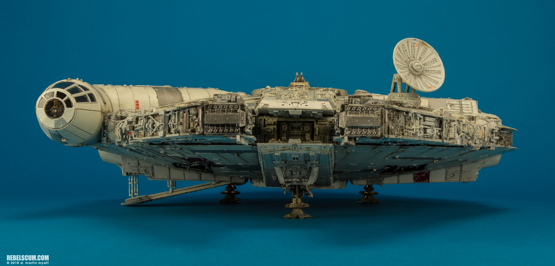 Perfect-Grade-1-72-scale-Millennium-Falcon-Bandai-Hobby-2-036.jpg