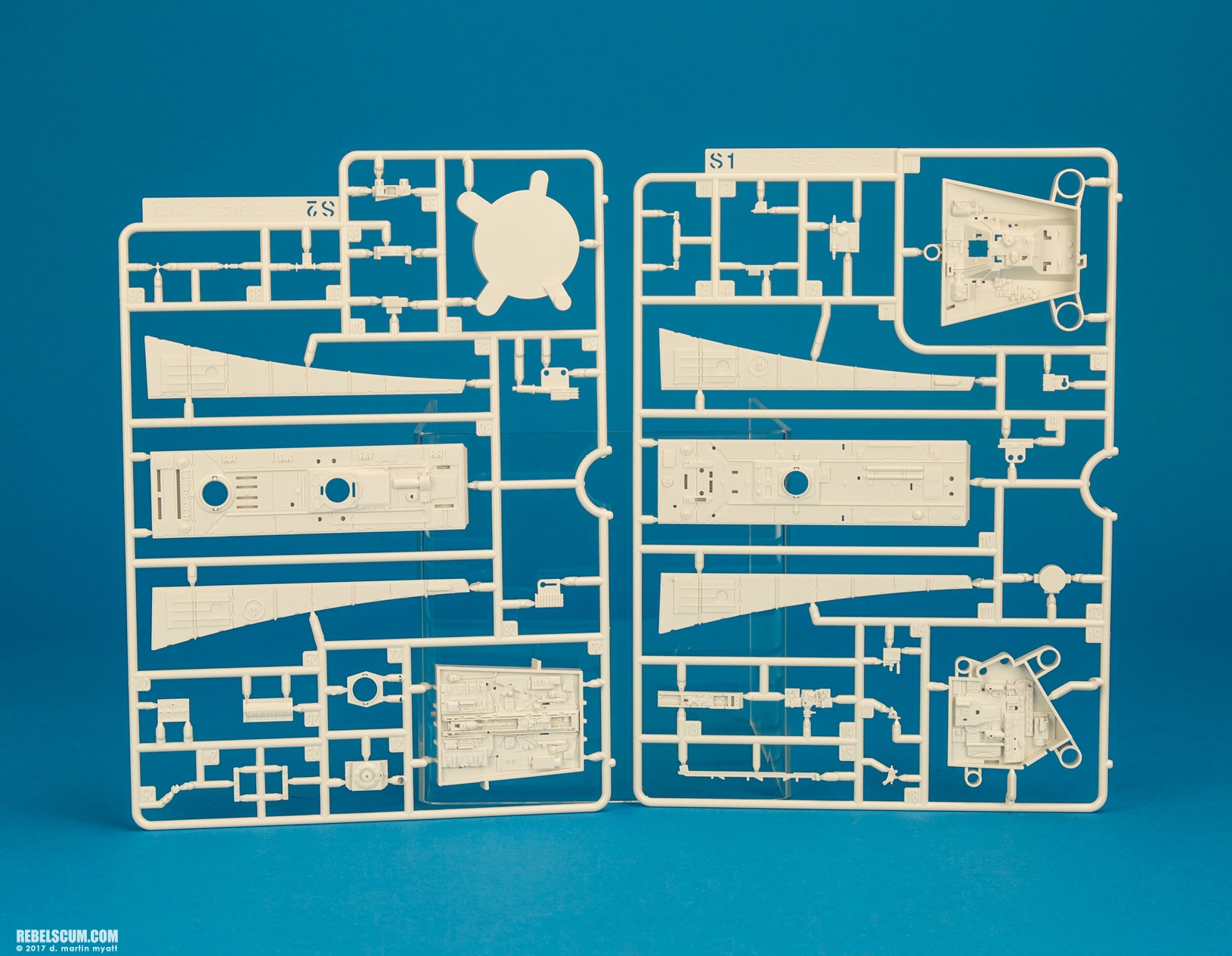 Perfect-Grade-1-72-scale-Millennium-Falcon-Bandai-Hobby-018.jpg