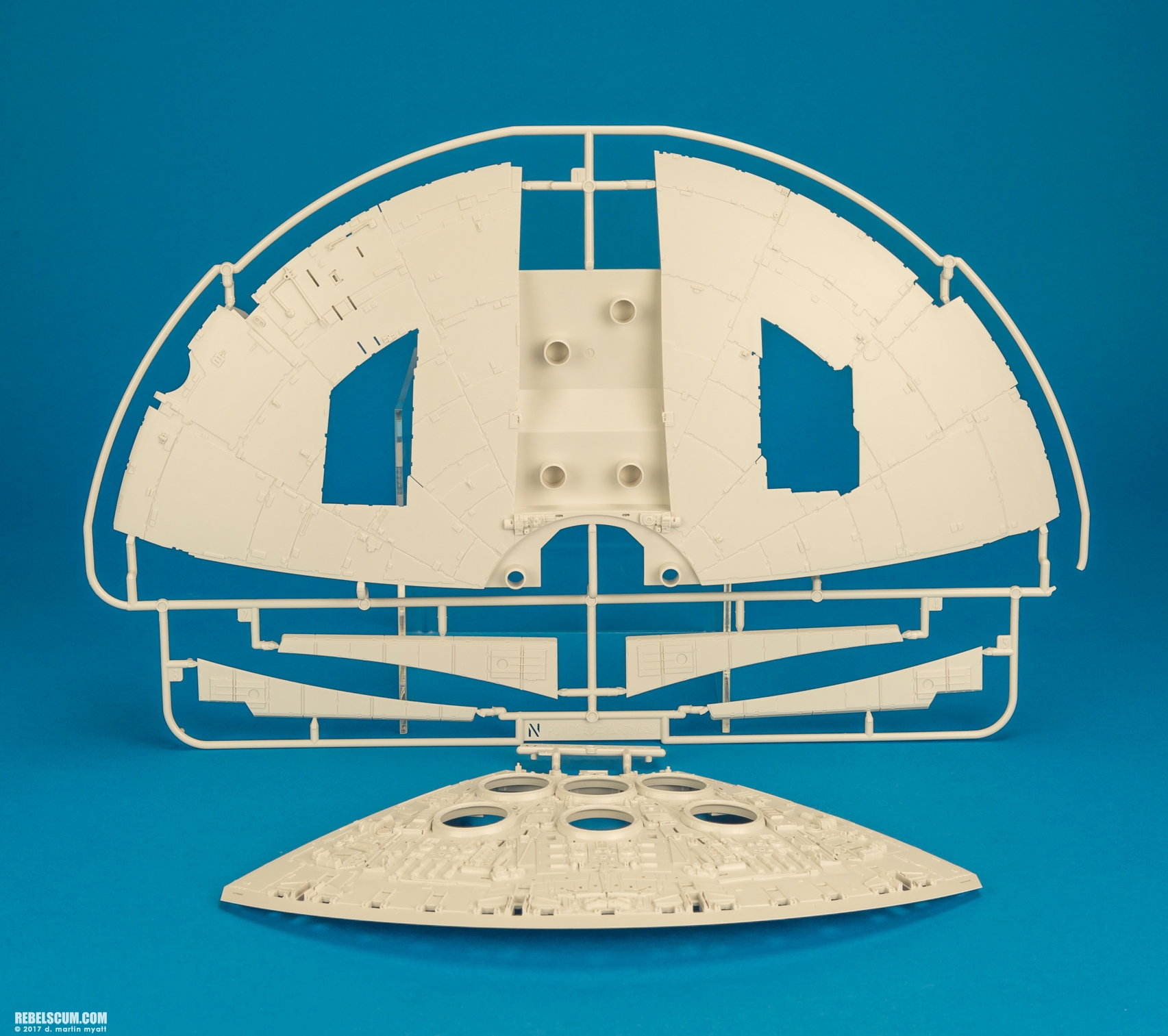 Perfect-Grade-1-72-scale-Millennium-Falcon-Bandai-Hobby-034.jpg