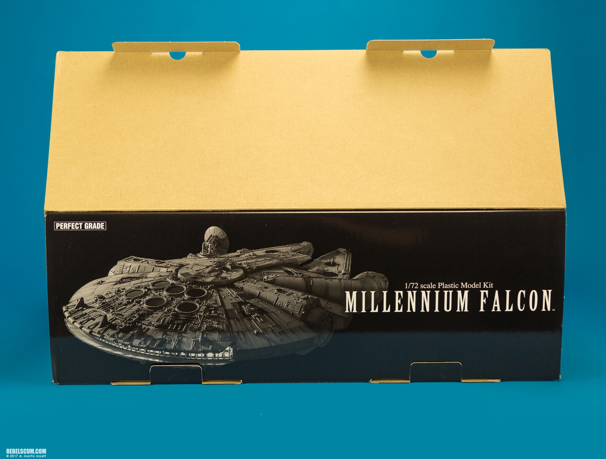 Perfect-Grade-1-72-scale-Millennium-Falcon-Bandai-Hobby-061.jpg