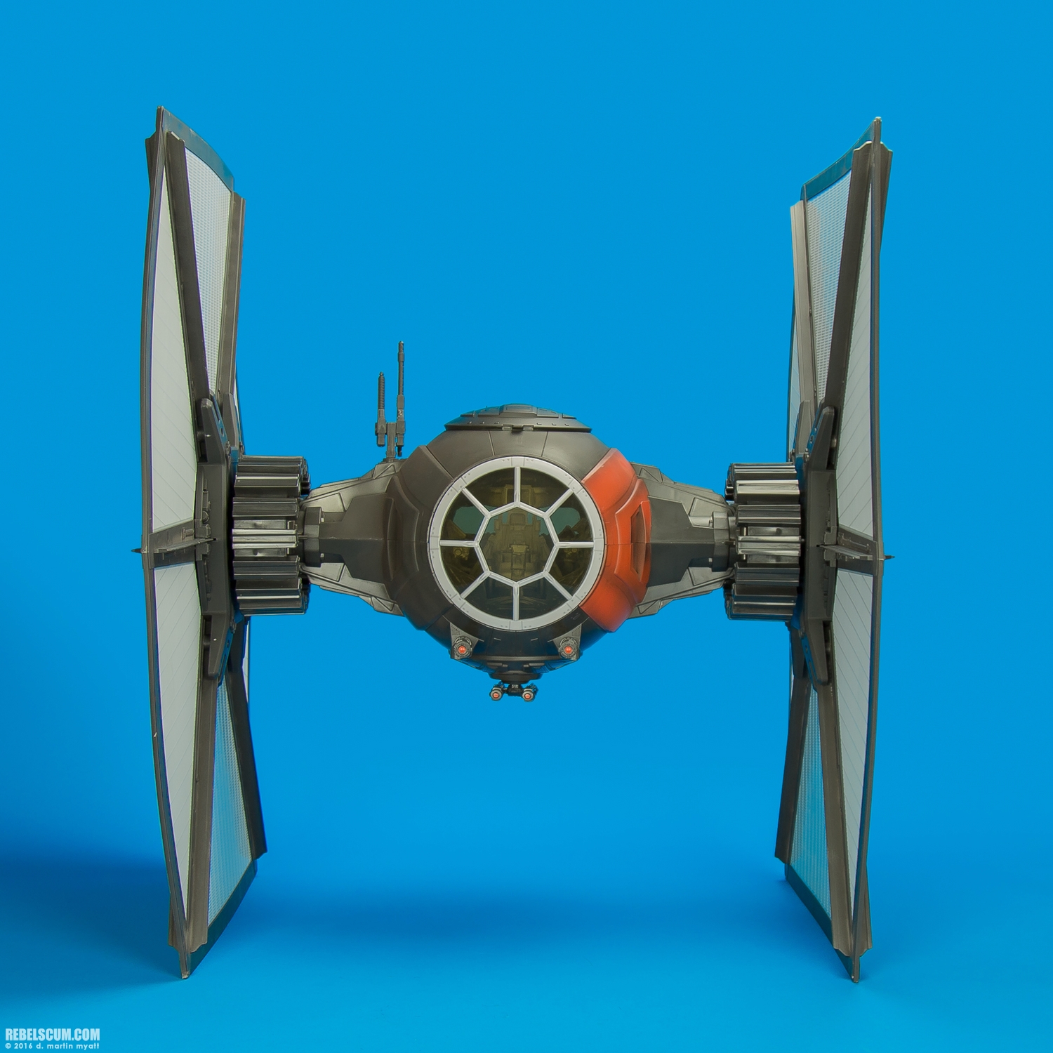 First-Order-Special-Forces-TIE-Fighter-The-Black-Series-001.jpg