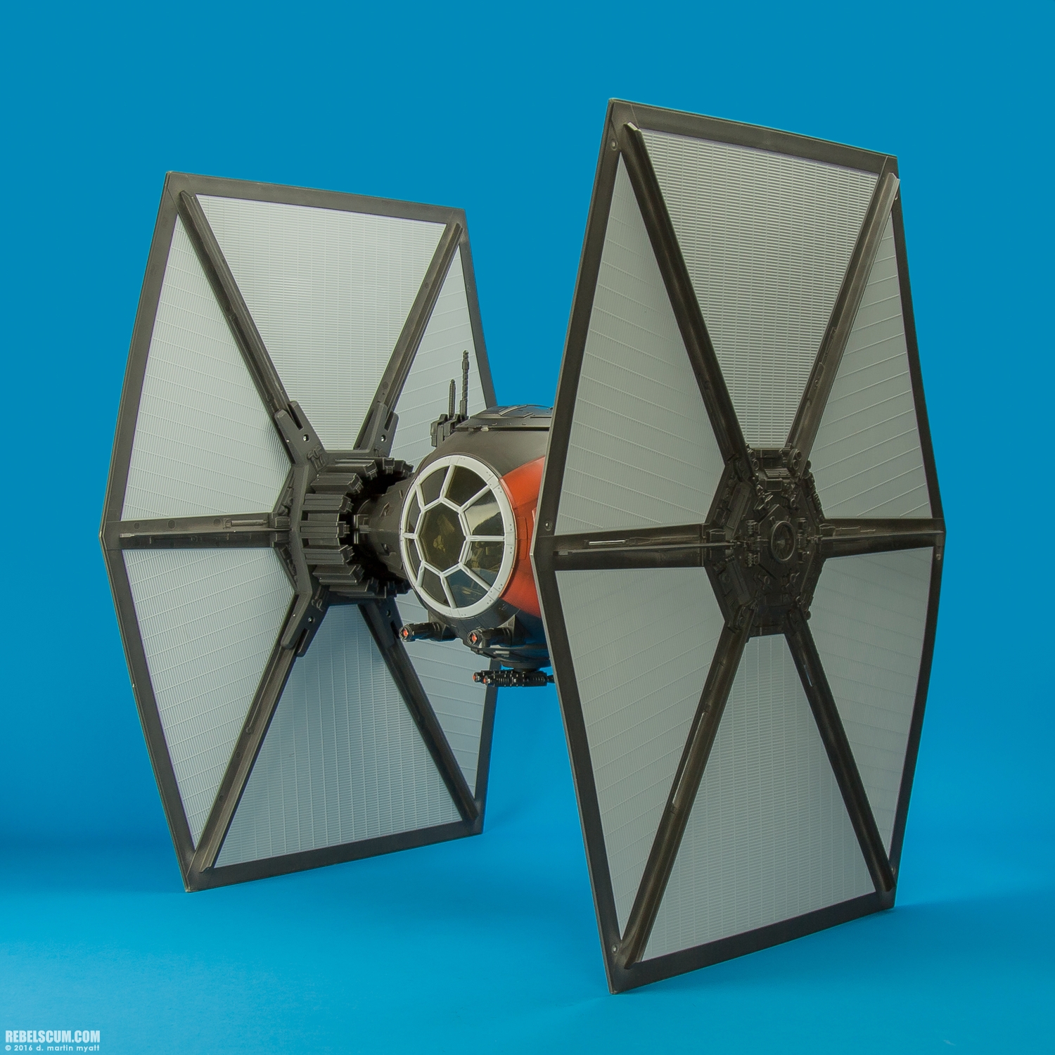 First-Order-Special-Forces-TIE-Fighter-The-Black-Series-003.jpg