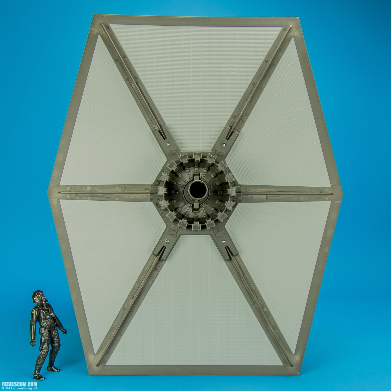 First-Order-Special-Forces-TIE-Fighter-The-Black-Series-009.jpg