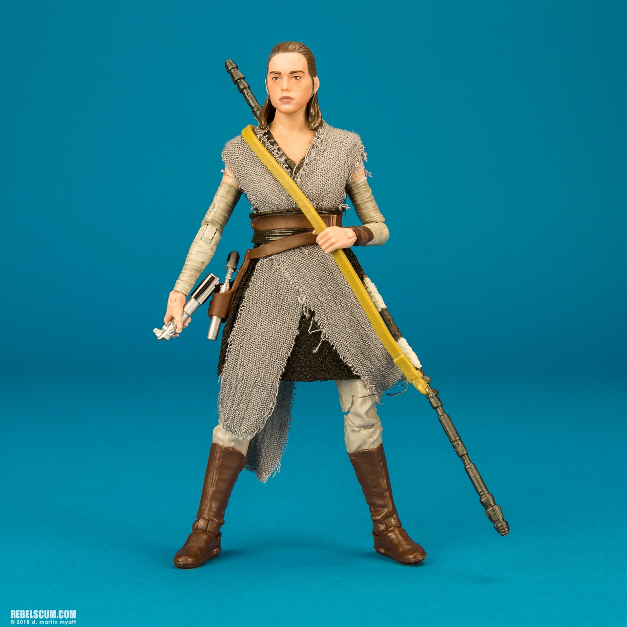 Rey-Jedi-Training-Crait-C3226-Star-Wars-The-Black-Series-007.jpg