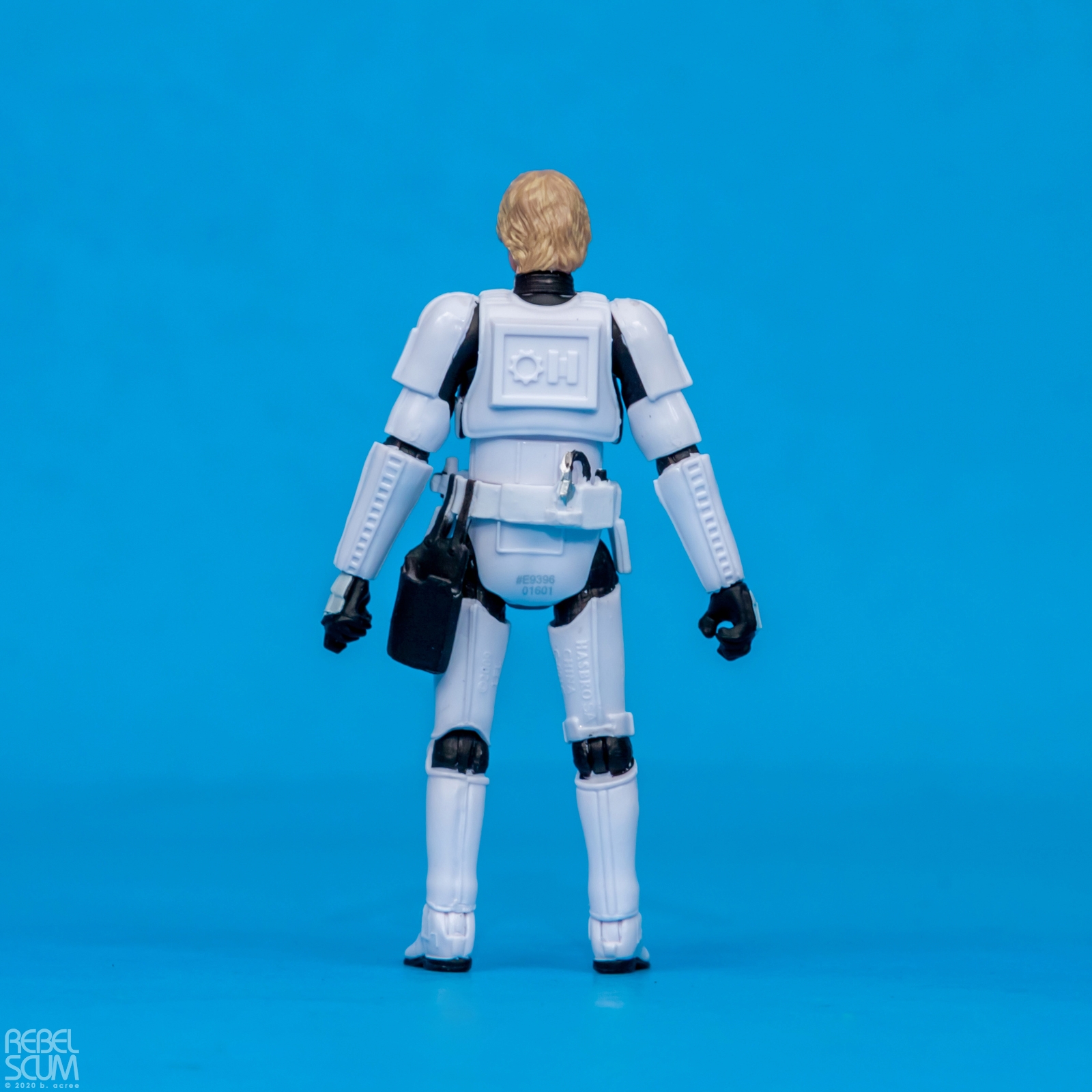 VC-169-The-Vintage-Collection-Luke-Skywalker-Stormtrooper-004.jpg
