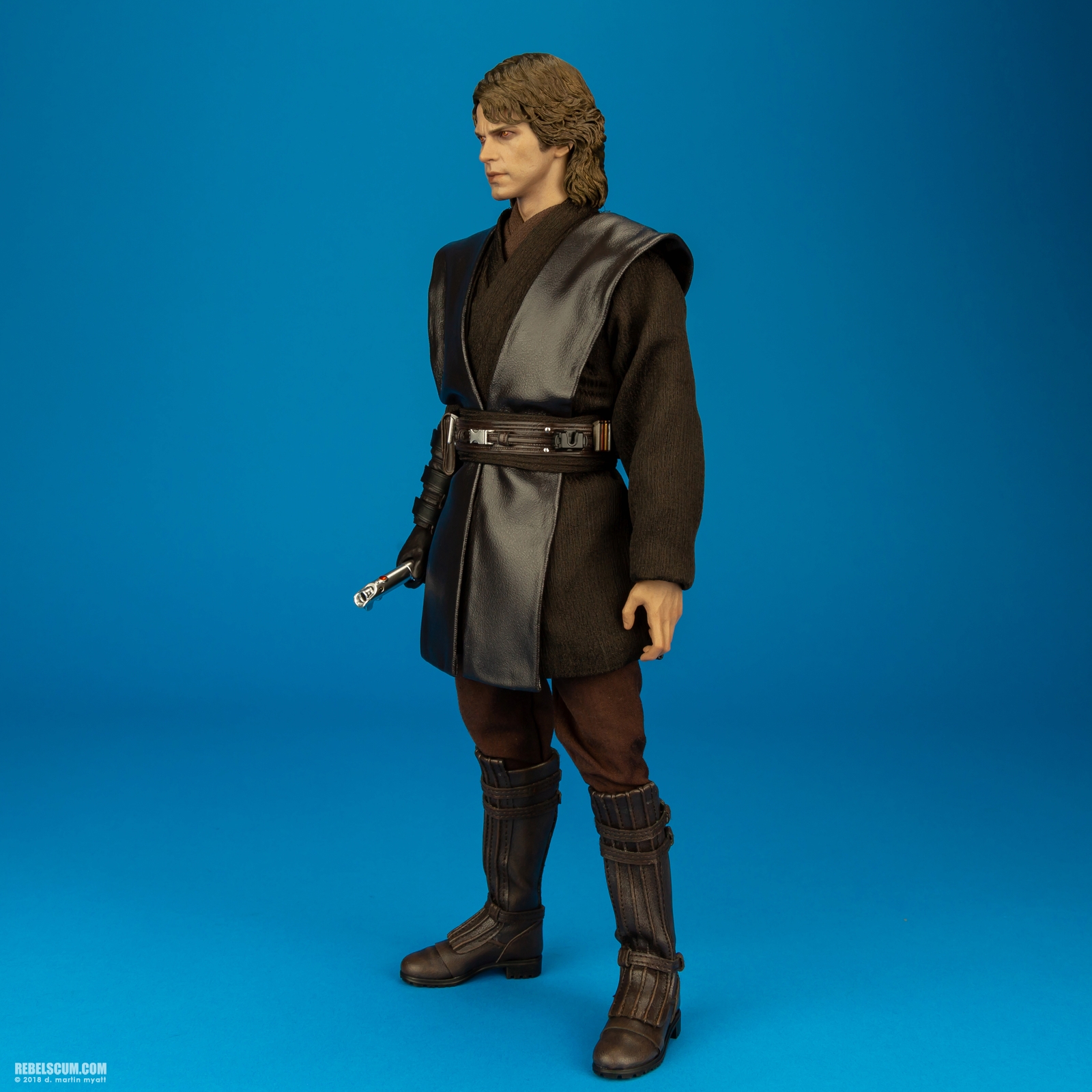 Anakin-Skywalker-Dark-Side-MMS486-SDCC-Hot-Toys-003.jpg