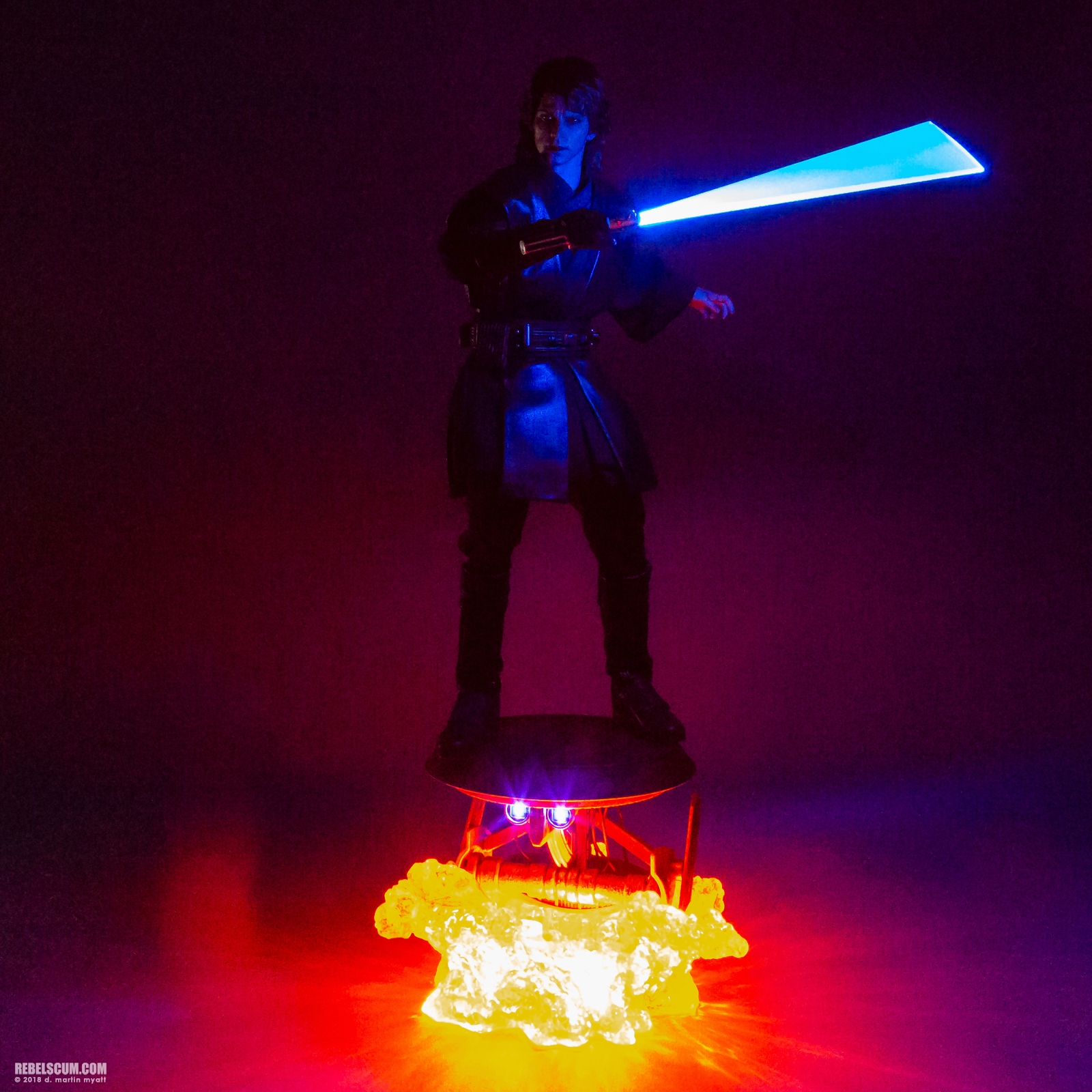 Anakin-Skywalker-Dark-Side-MMS486-SDCC-Hot-Toys-022.jpg