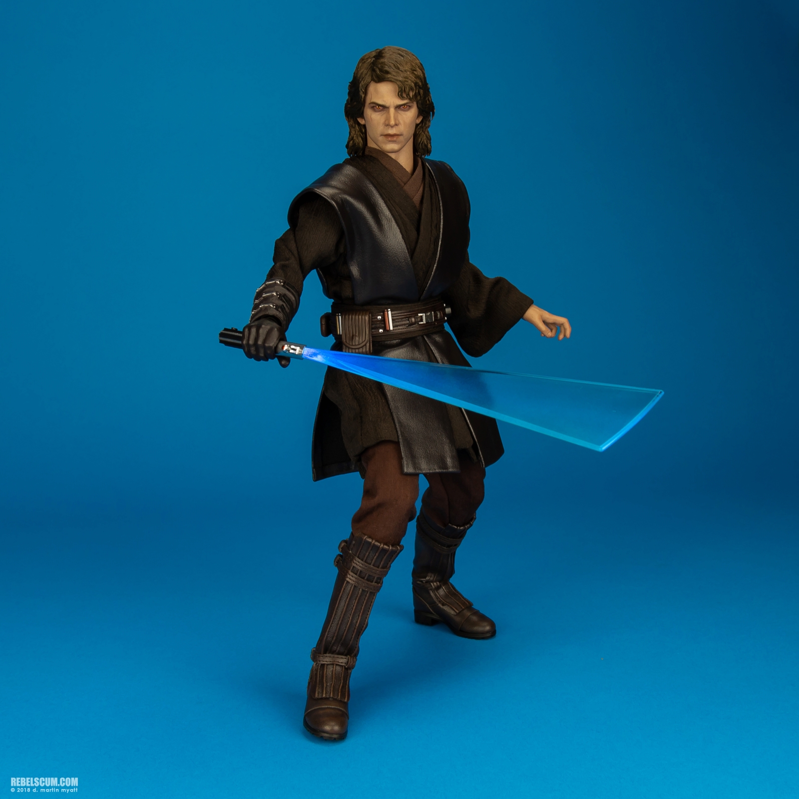 Anakin-Skywalker-Dark-Side-MMS486-SDCC-Hot-Toys-023.jpg