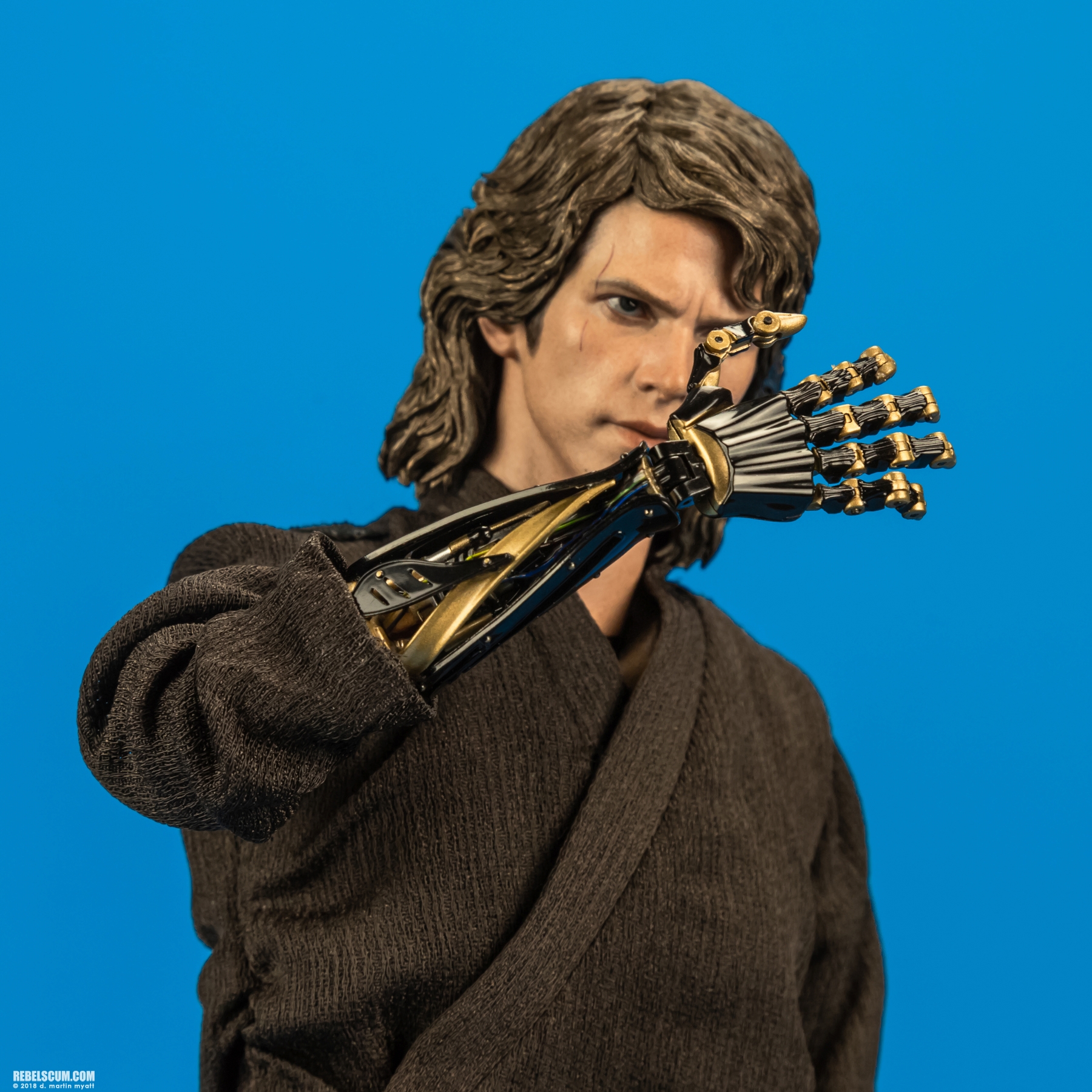 Anakin-Skywalker-MMS437-Revenge-Of-The-Sith-Hot-Toys-022.jpg