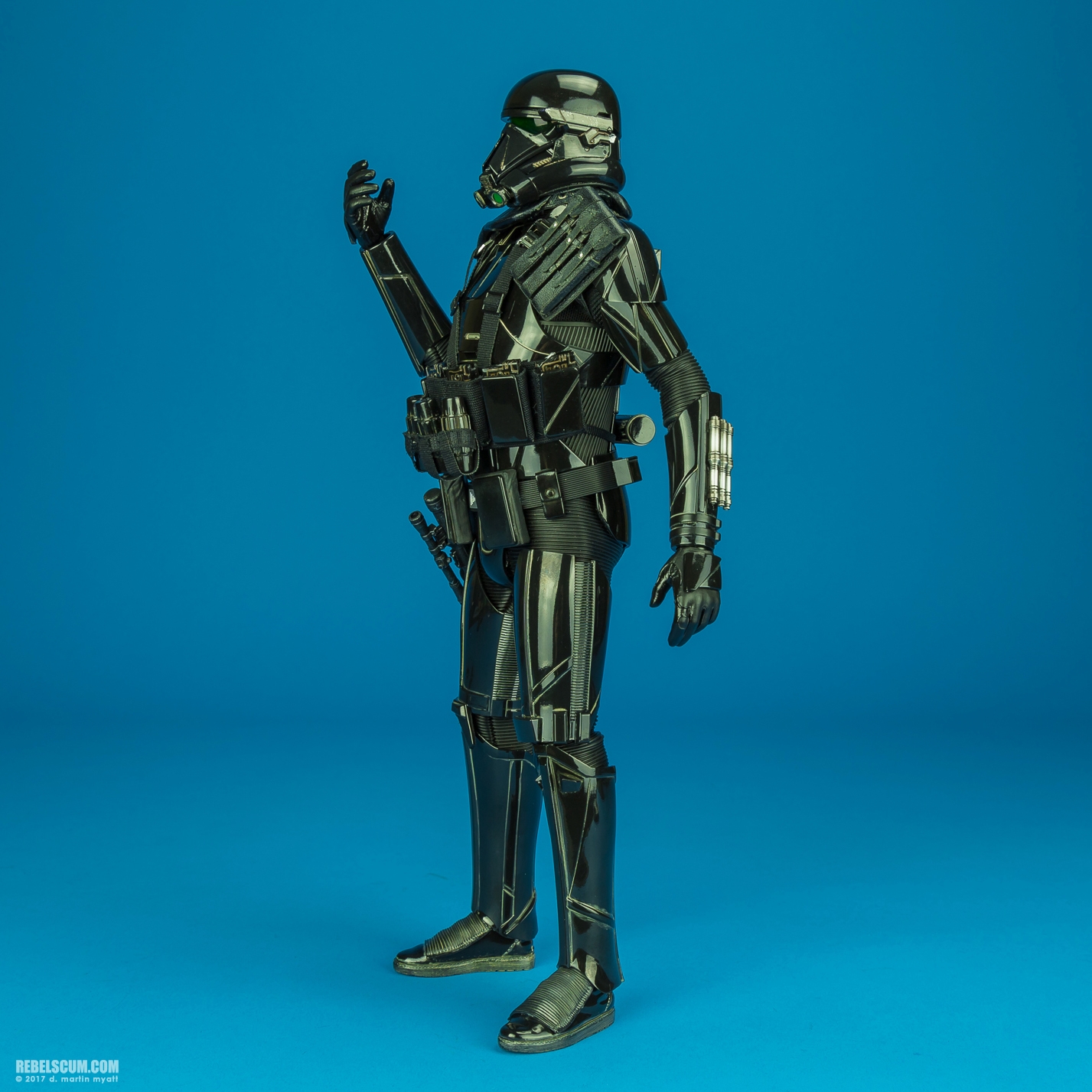 Death-Trooper-Specialist-Deluxe-MMS399-Hot-Toys-003.jpg