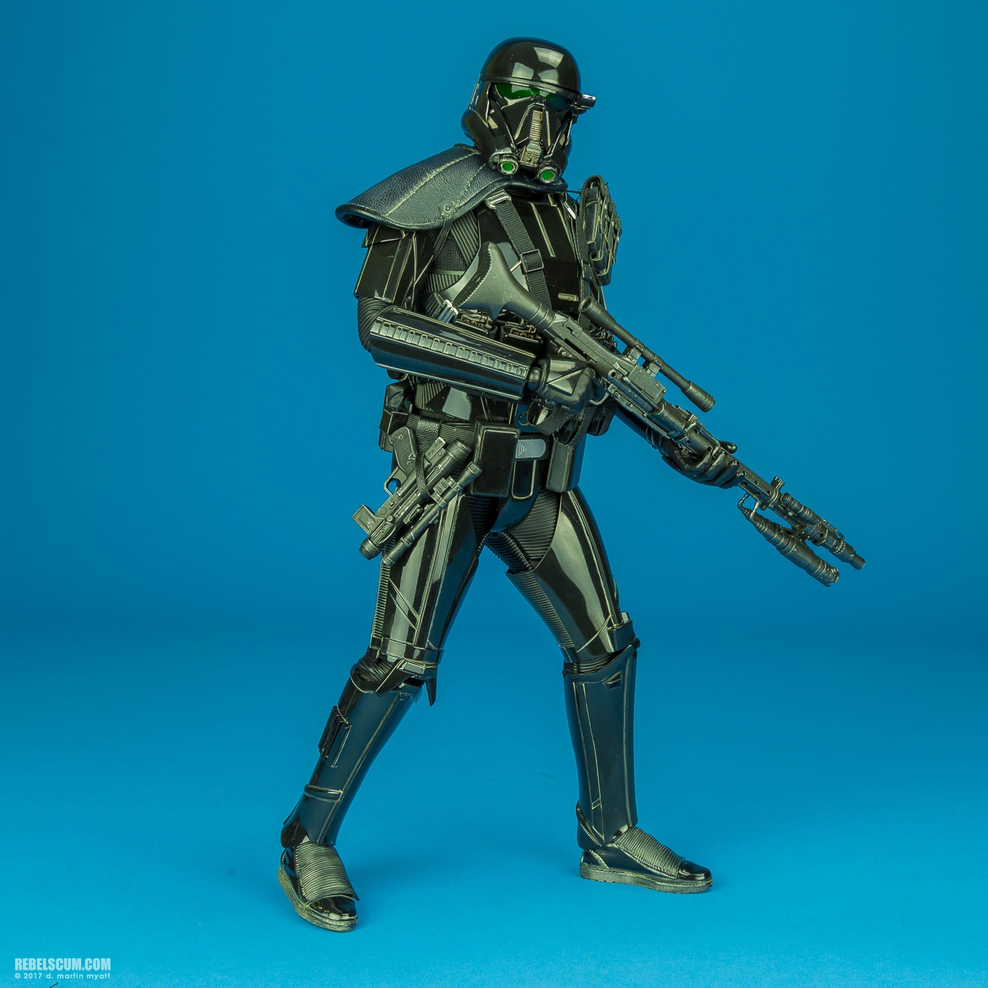 Death-Trooper-Specialist-Deluxe-MMS399-Hot-Toys-016.jpg