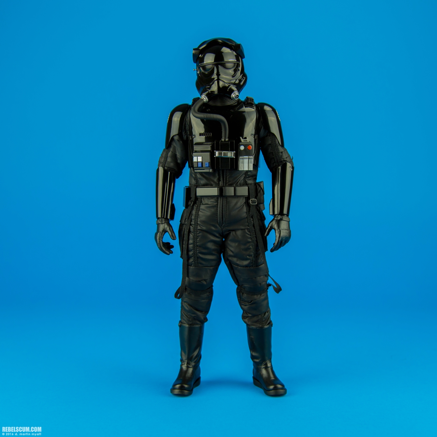 First-Order-TIE-Pilot-MMS324-Hot-Toys-The-Force-Awakens-001.jpg