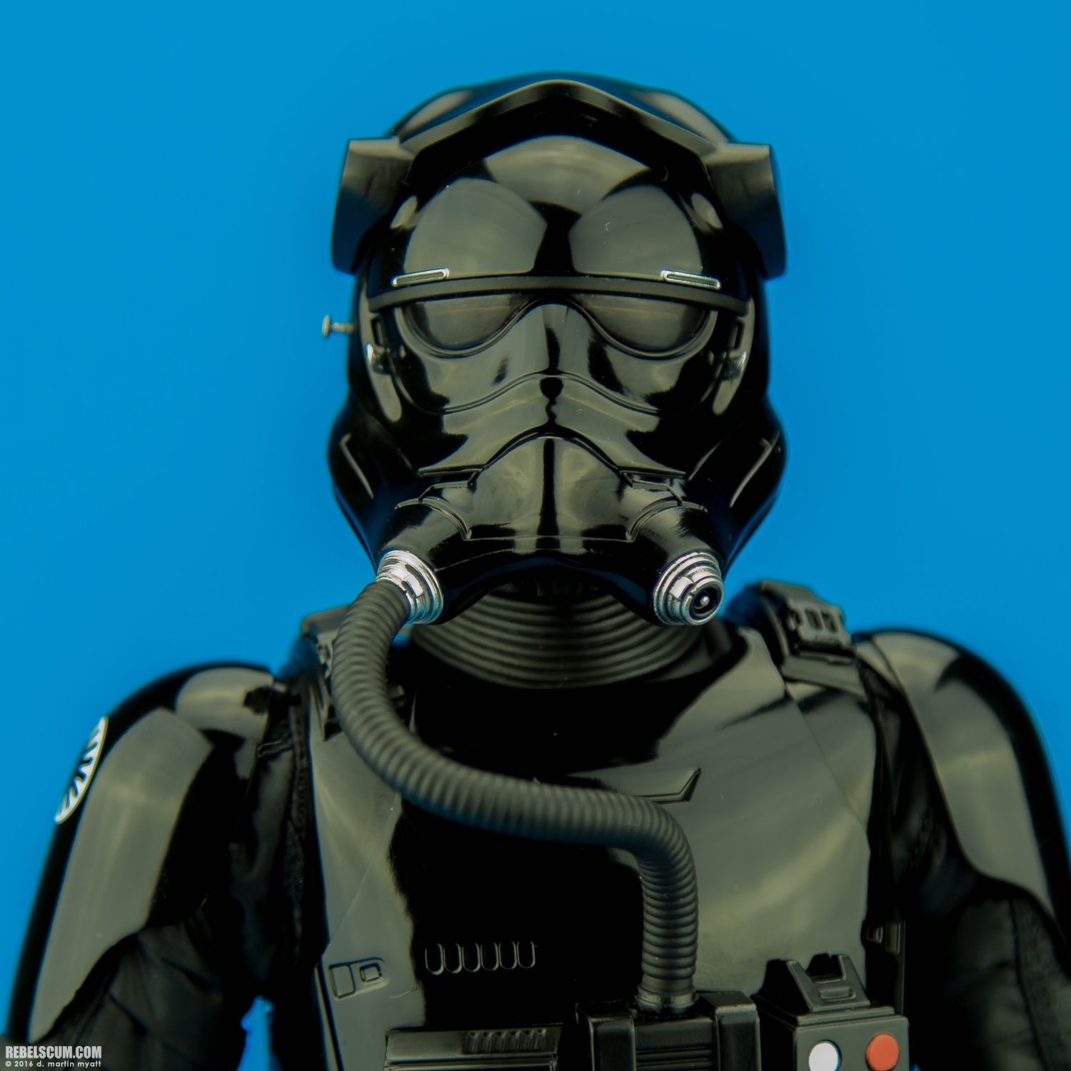 First-Order-TIE-Pilot-MMS324-Hot-Toys-The-Force-Awakens-005.jpg