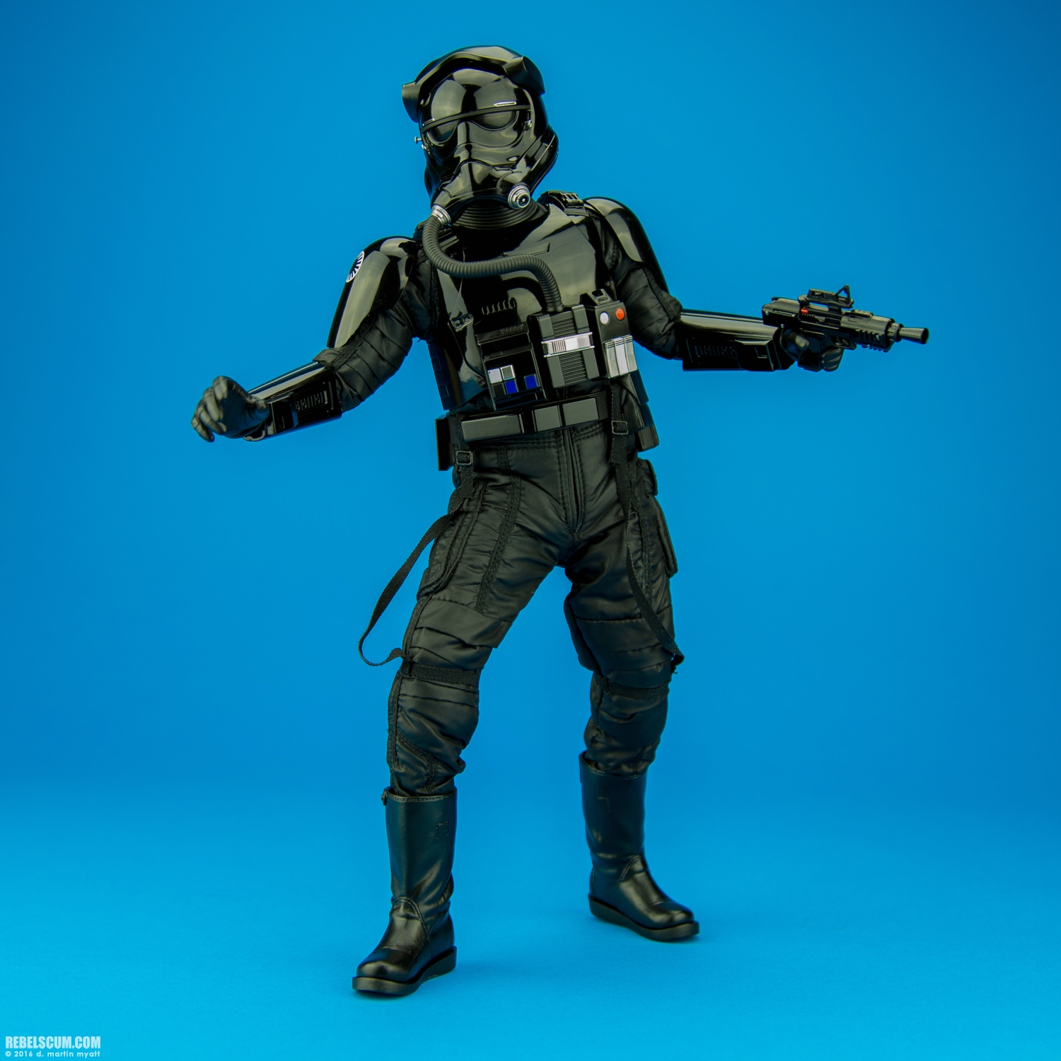 First-Order-TIE-Pilot-MMS324-Hot-Toys-The-Force-Awakens-014.jpg
