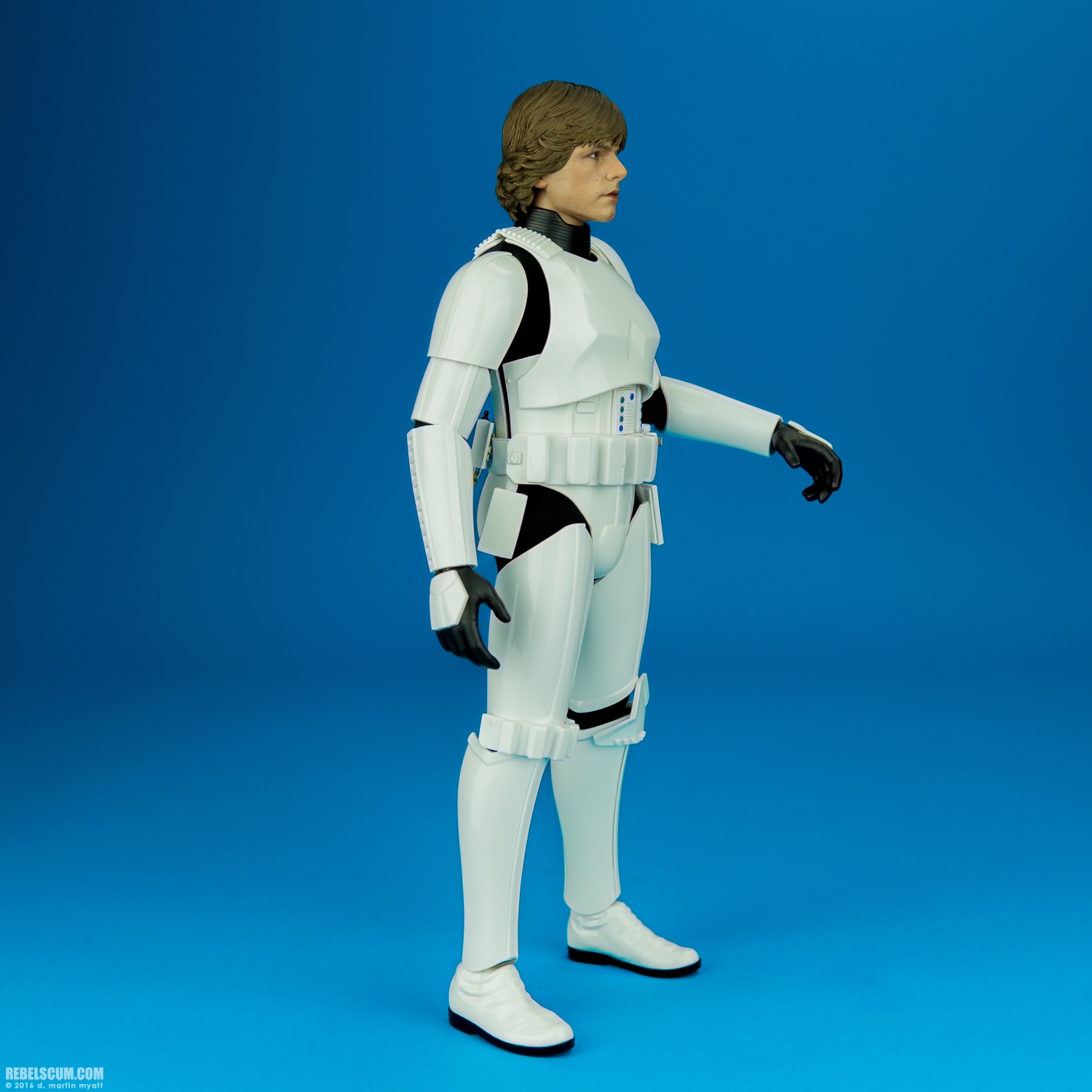 Hot-Toys-MMS304-Luke-Skywalker-Stromtrooper-Disguise-Version-002.jpg