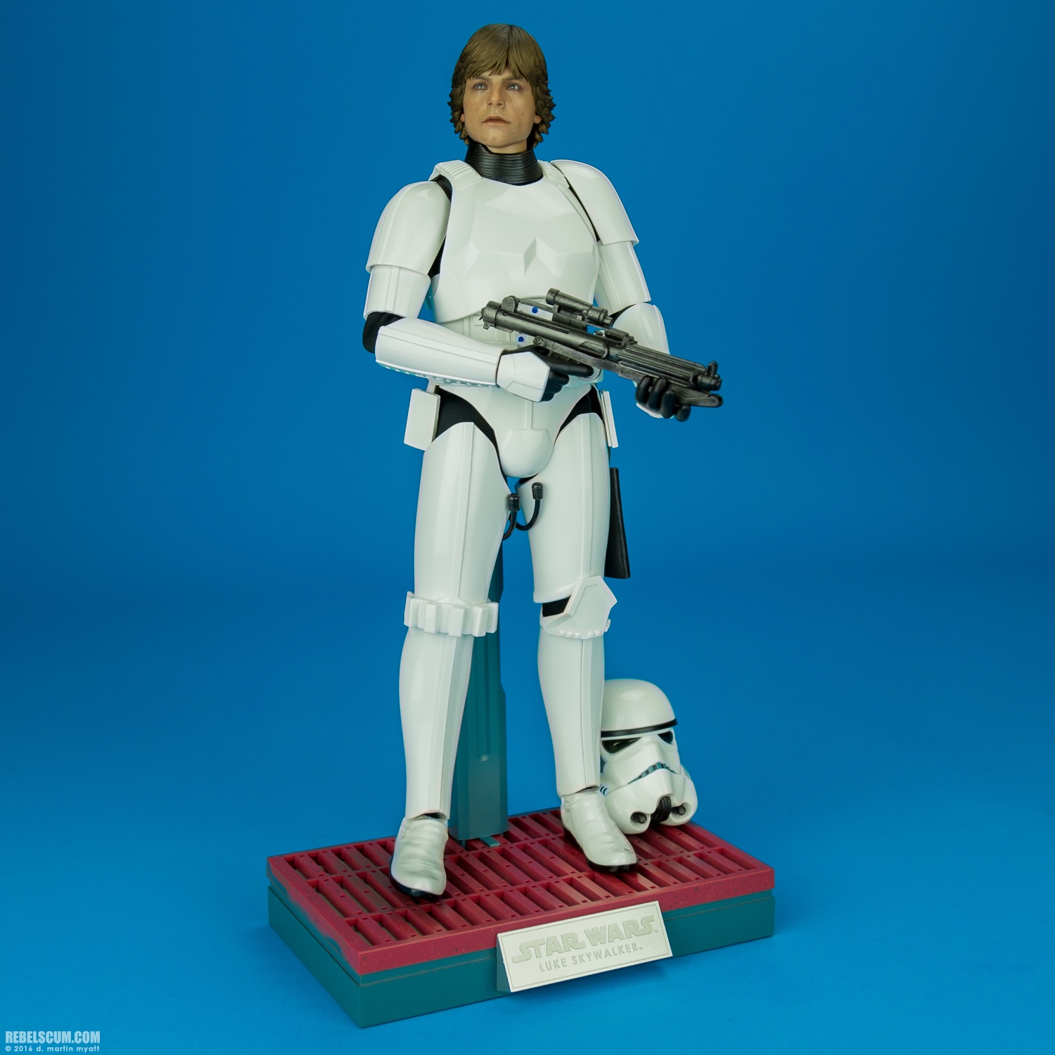 Hot-Toys-MMS304-Luke-Skywalker-Stromtrooper-Disguise-Version-020.jpg