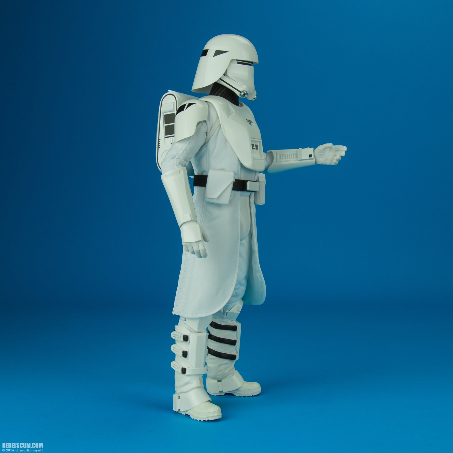 Hot-Toys-MMS323-First-Order-Snowtroopers-Set-002.jpg