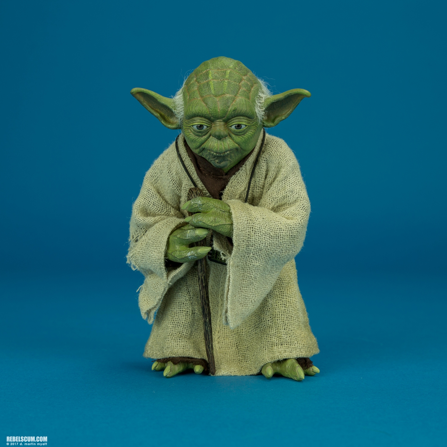 Hot-Toys-MMS369-Yoda-Movie-Masterpiece-Series-001.jpg