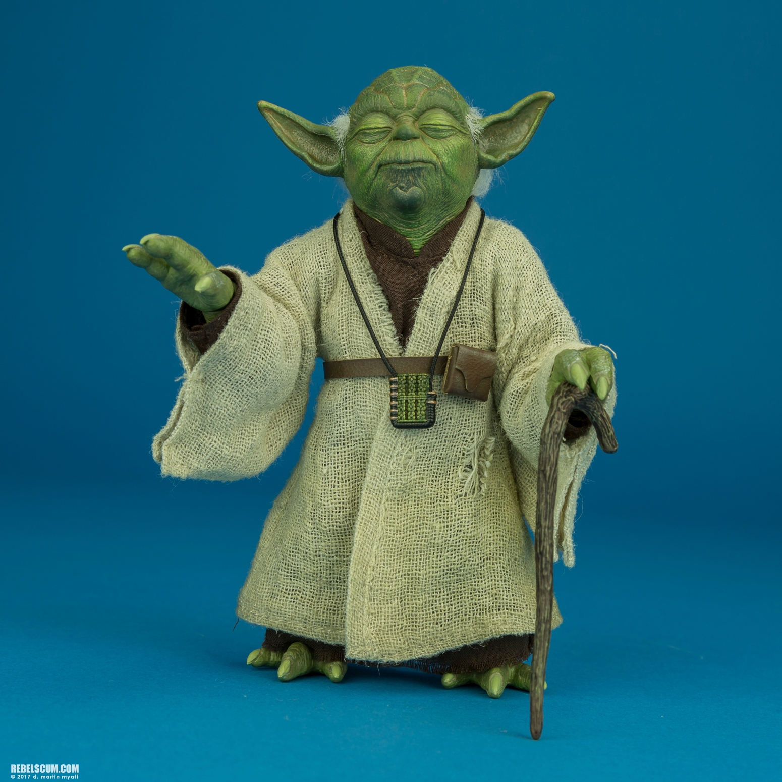 Hot-Toys-MMS369-Yoda-Movie-Masterpiece-Series-005.jpg