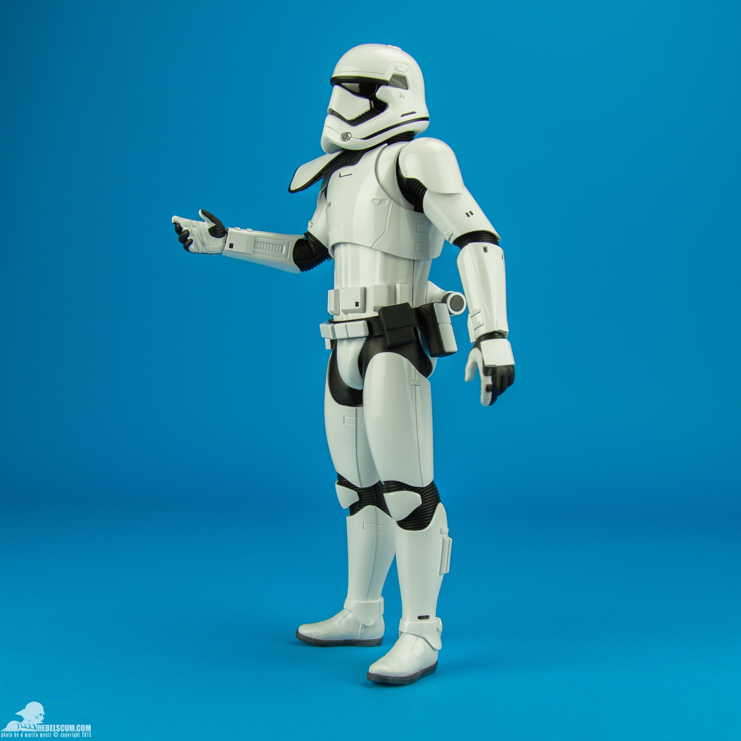 MMS316-First-Order-Stormtrooper-Squad-Leader-Hot-Toys-003.jpg