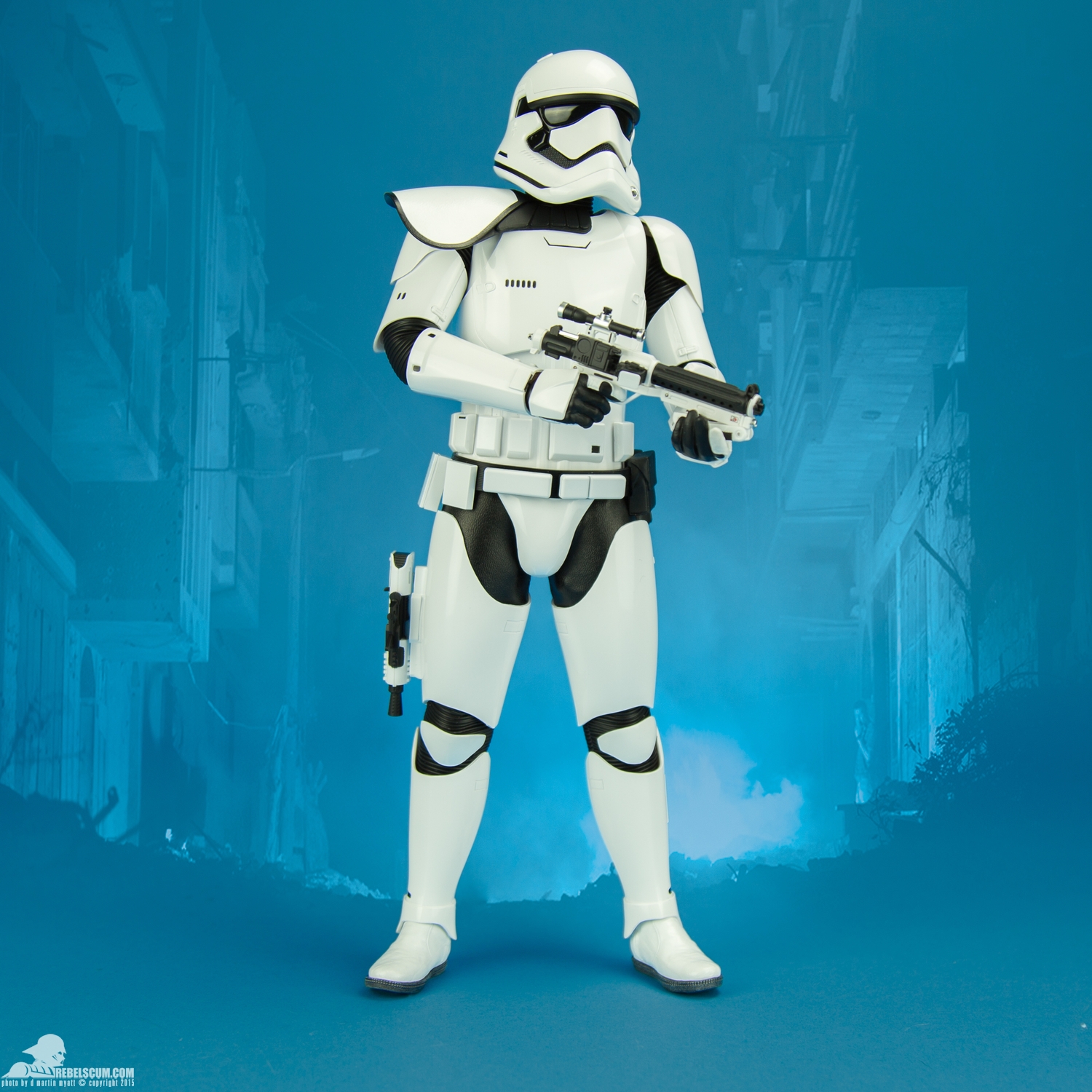 MMS316-First-Order-Stormtrooper-Squad-Leader-Hot-Toys-017.jpg