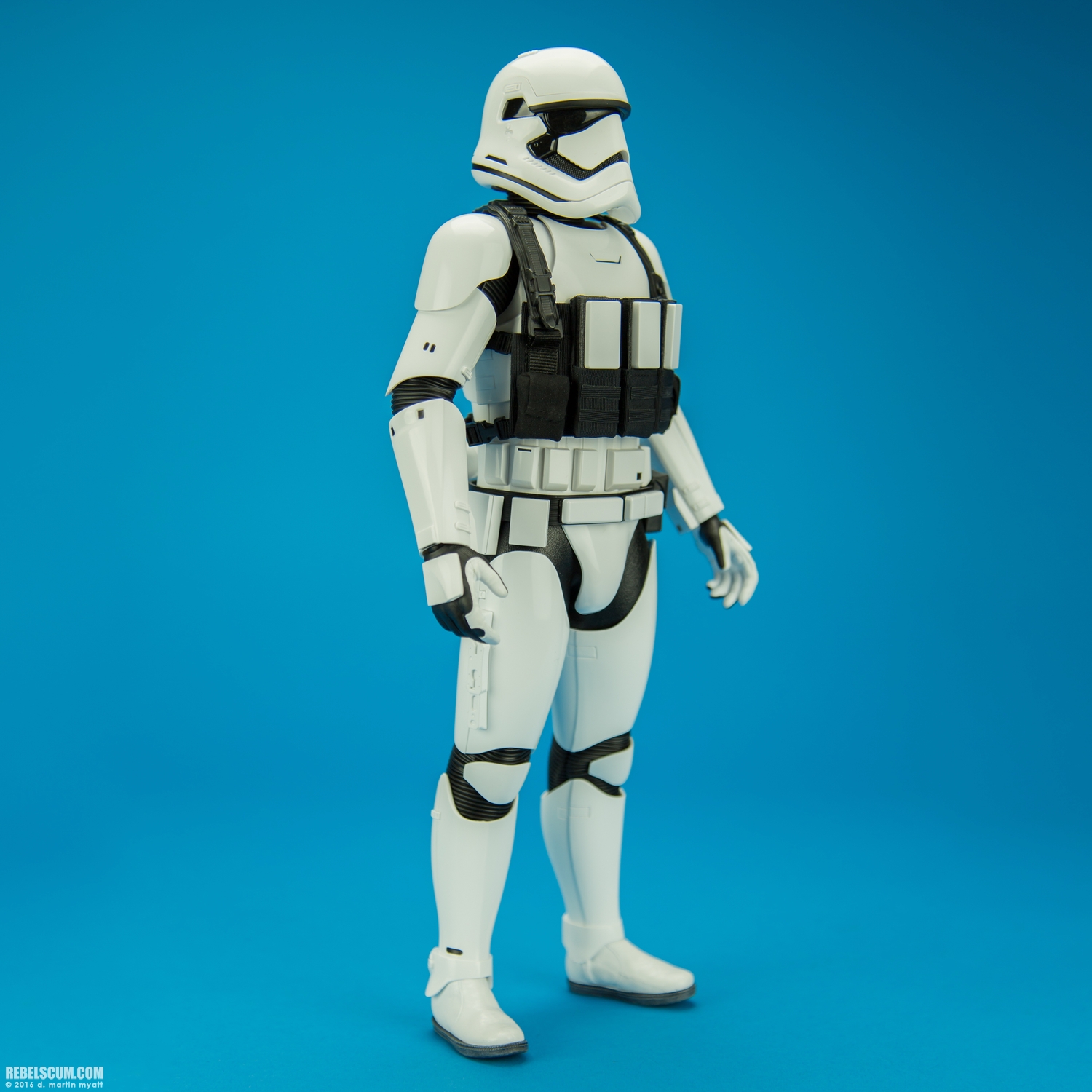 MMS319-First-Order-Stormtroopers-Star-Wars-Hot-Toys-002.jpg