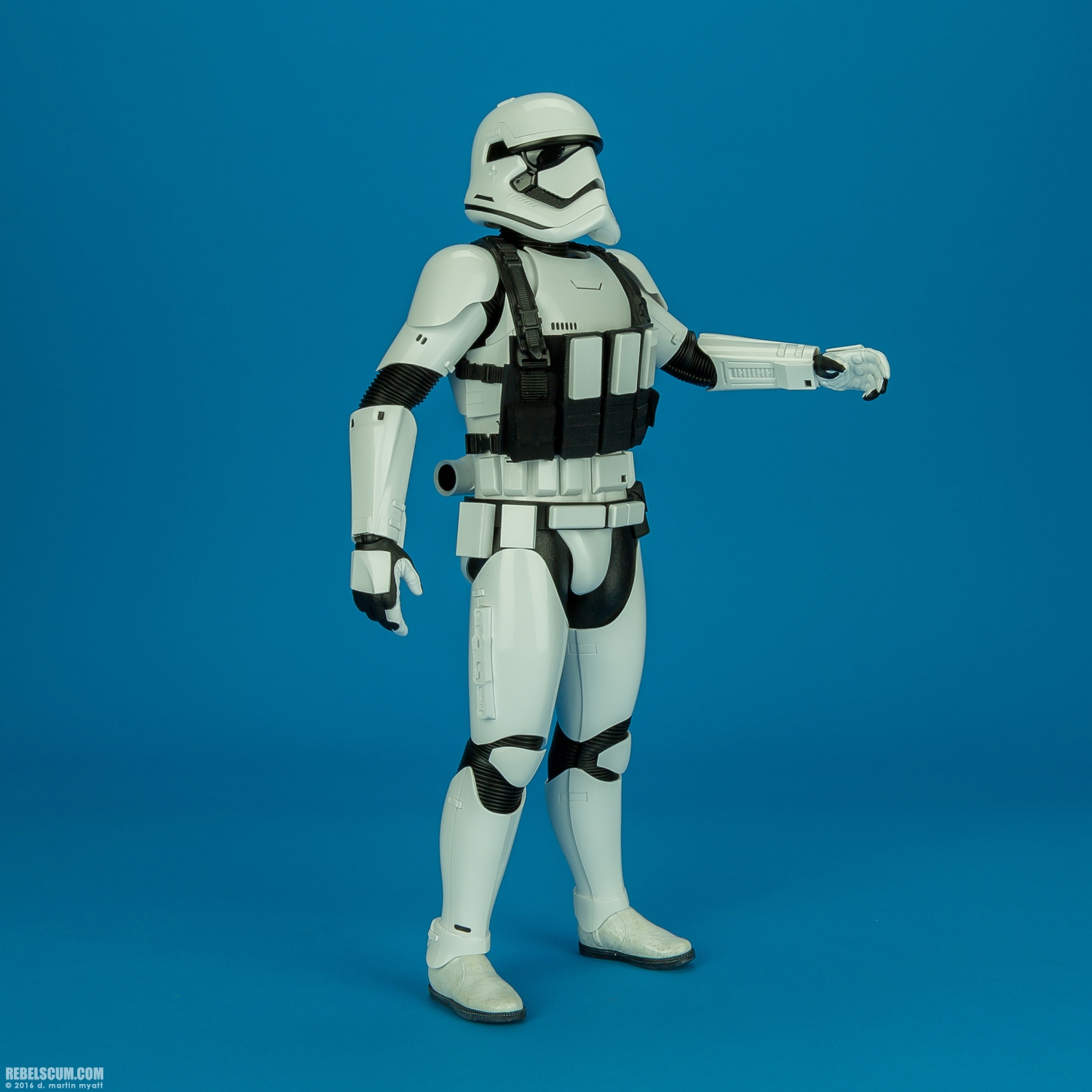 MMS333-First-Order-Stormtrooper-Jakku-Hot-Toys-002.jpg