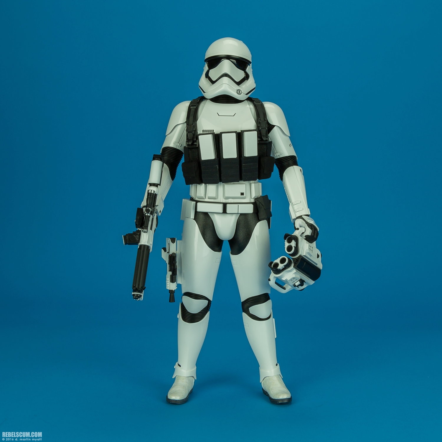 MMS333-First-Order-Stormtrooper-Jakku-Hot-Toys-005.jpg