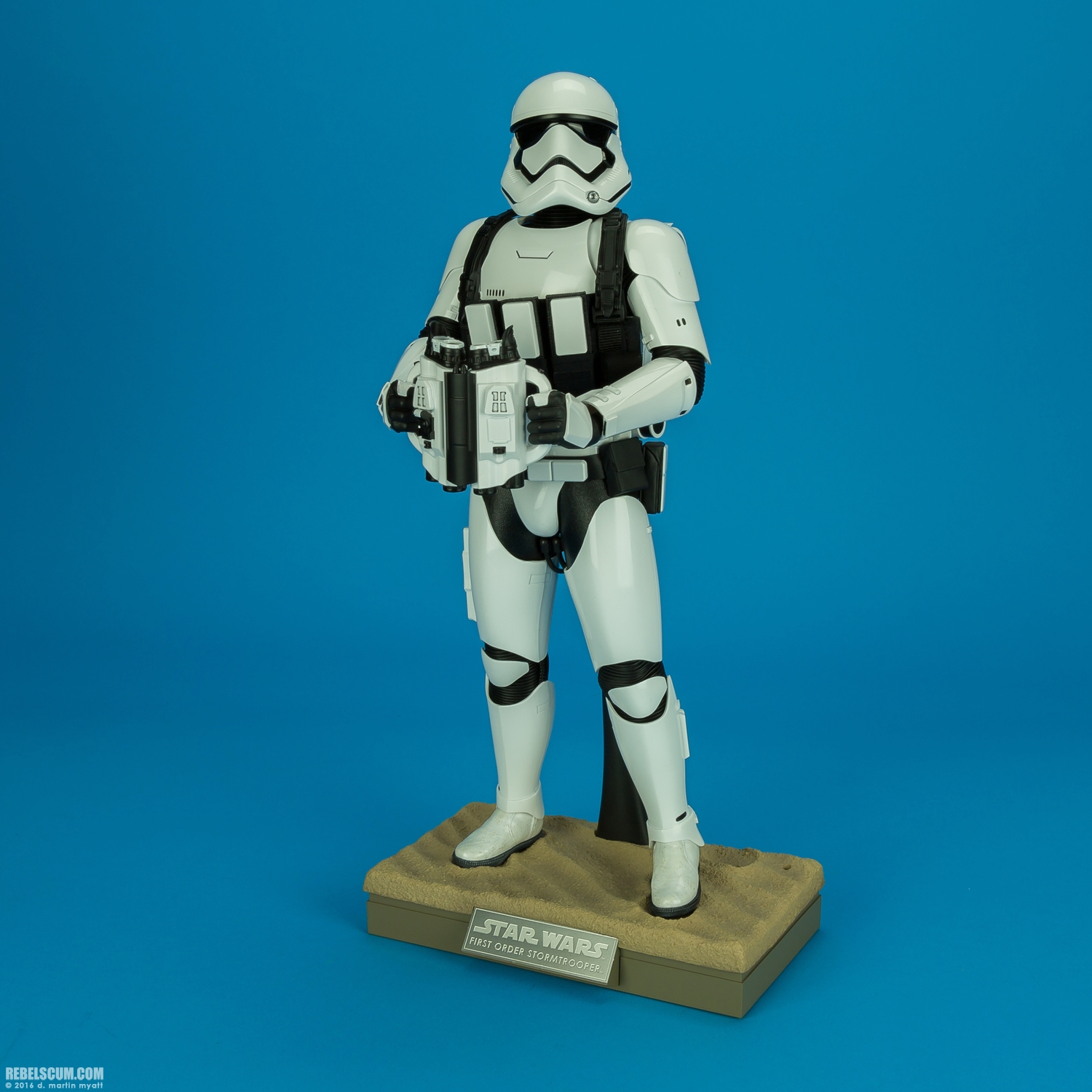 MMS333-First-Order-Stormtrooper-Jakku-Hot-Toys-015.jpg