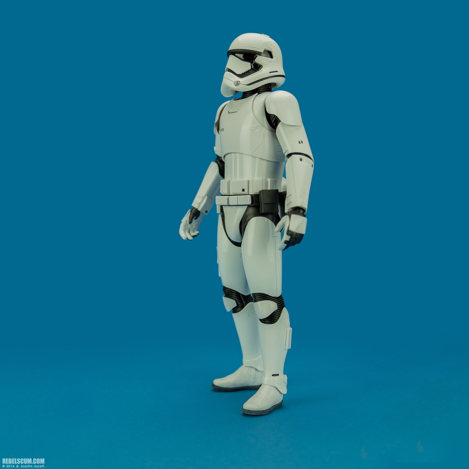 MMS346-Finn-First-Order-Riot-control-Stormtrooper-Hot-Toys-029.jpg