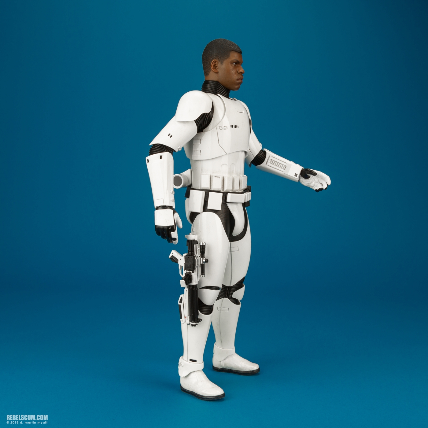 MMS367-Finn-First-Order-Stormtrooper-Version-Hot-Toys-006.jpg