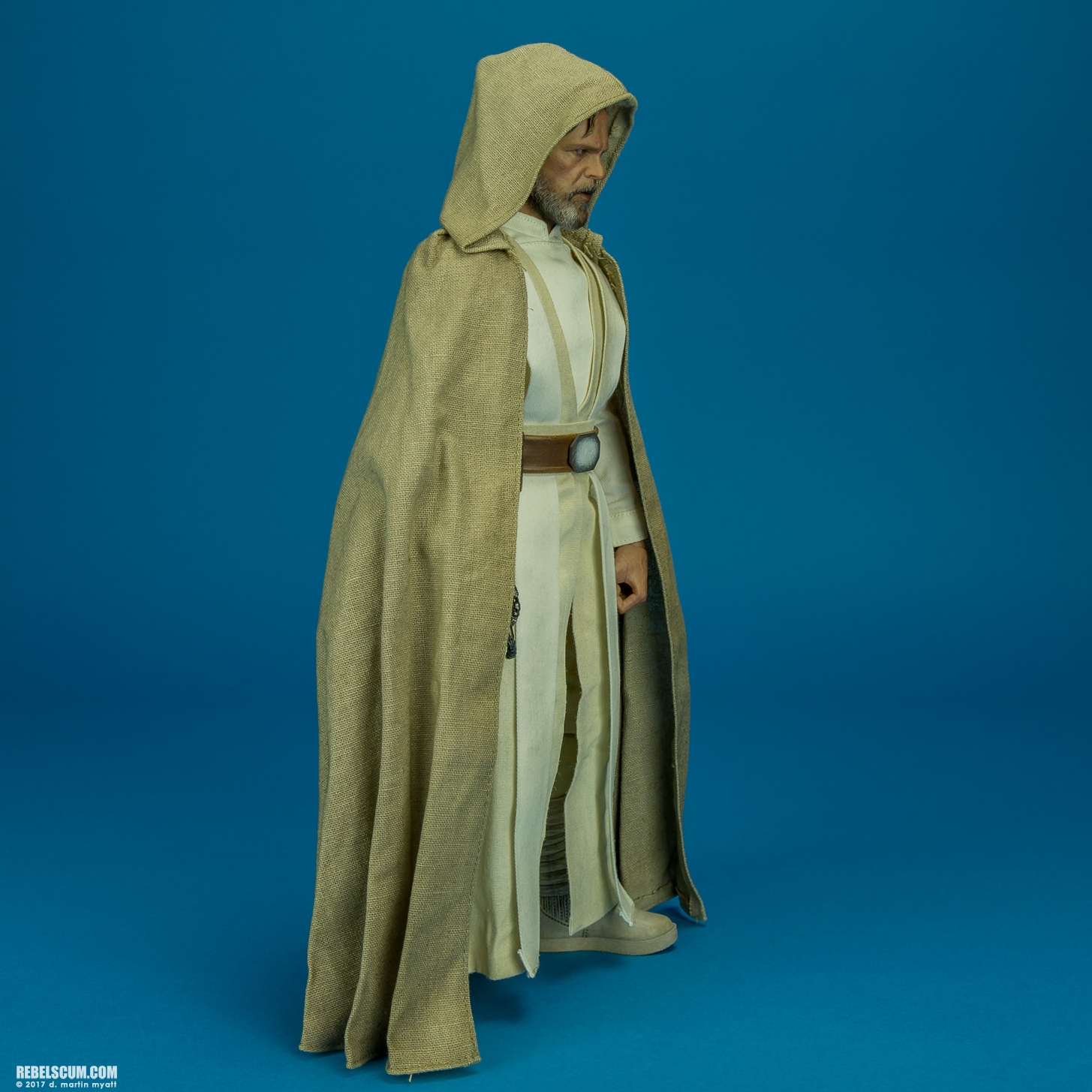 MMS390-Luke-Skywalker-The-Force-Awakens-Hot-Toys-002.jpg