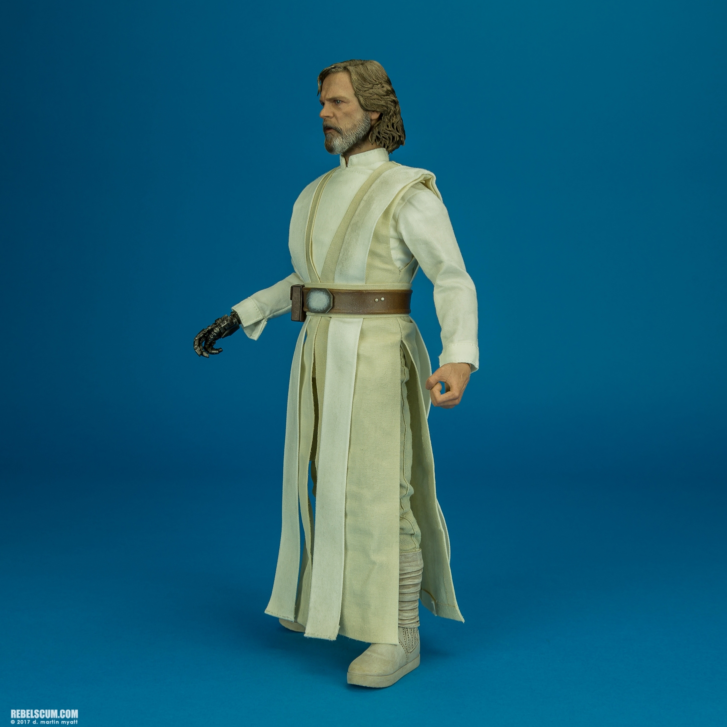 MMS390-Luke-Skywalker-The-Force-Awakens-Hot-Toys-011.jpg
