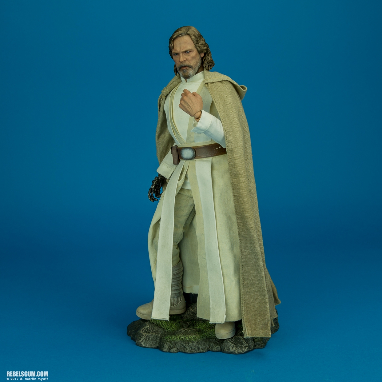 MMS390-Luke-Skywalker-The-Force-Awakens-Hot-Toys-027.jpg