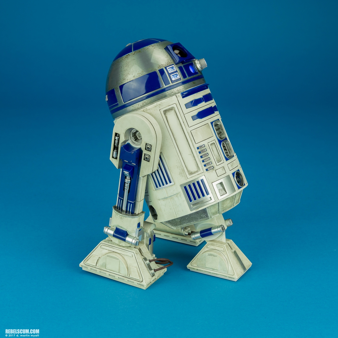 MMS408-R2-D2-The-Force-Awakens-Hot-Toys-002.jpg