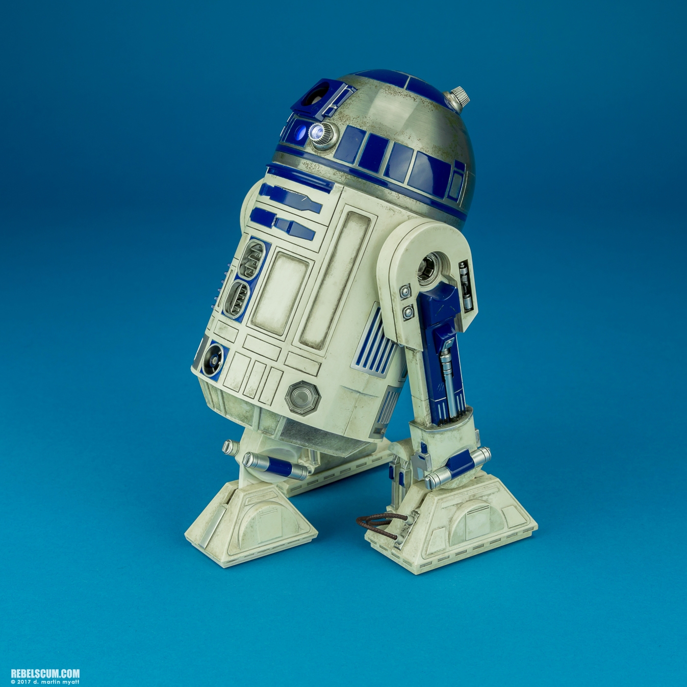 MMS408-R2-D2-The-Force-Awakens-Hot-Toys-003.jpg