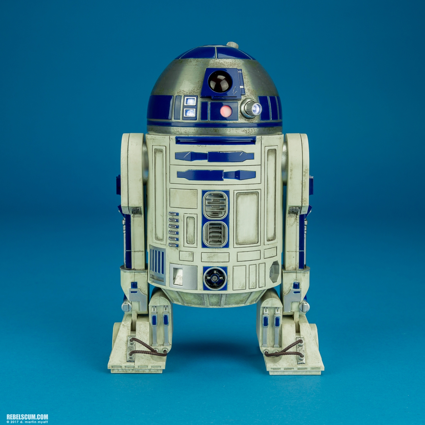 MMS408-R2-D2-The-Force-Awakens-Hot-Toys-005.jpg