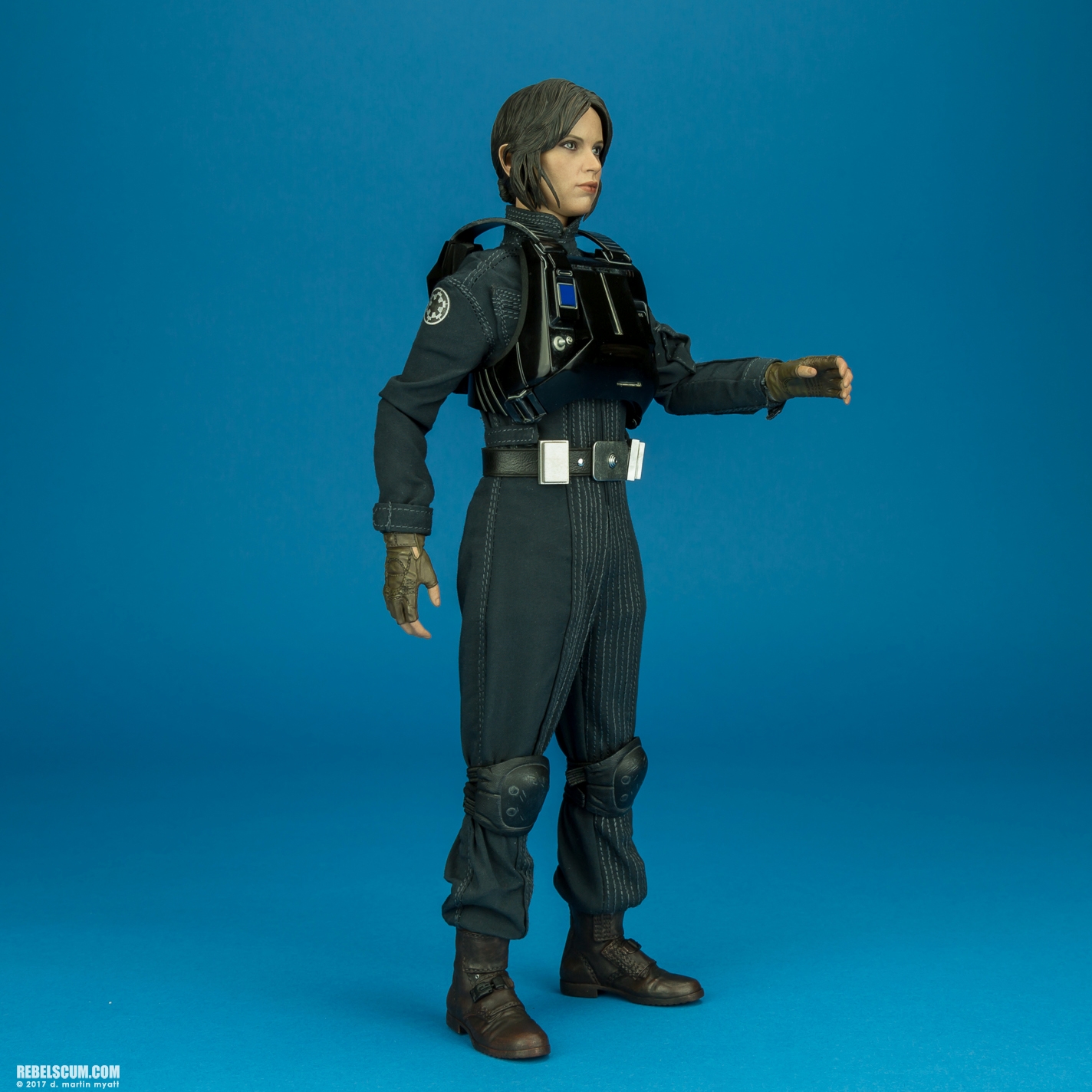 MMS419-Jyn-Erso-Imperial-disguise-Rogue-One-Hot-Toys-002.jpg