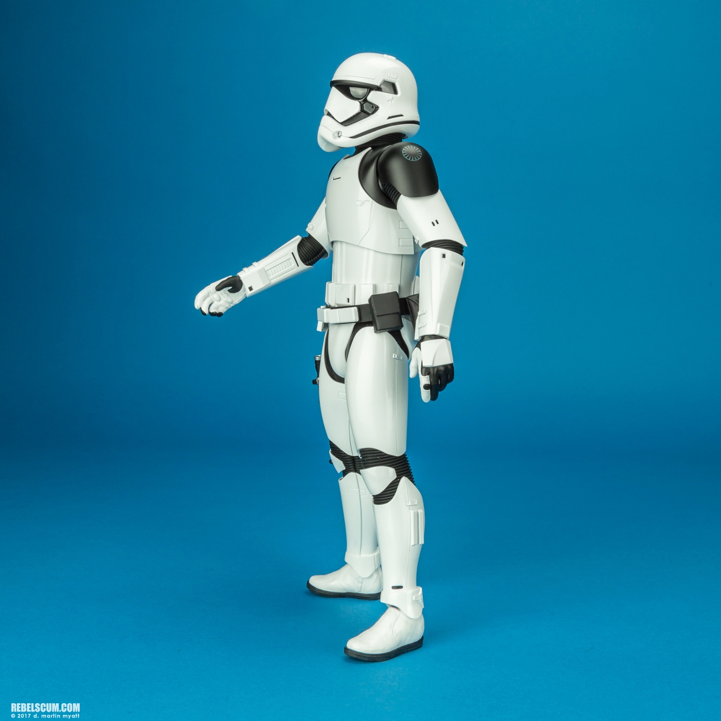 MMS428-Executioner-Trooper-Hot-Toys-The-Last-Jedi-003.jpg