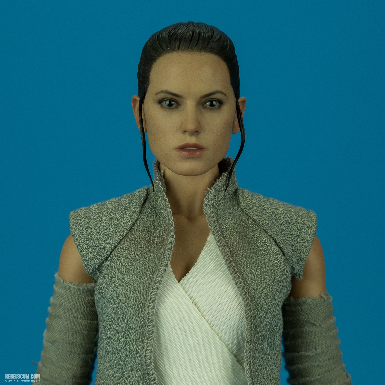 Rey-Resistance-Outfit-MMS377-Force-Awakens-Hot-Toys-009.jpg