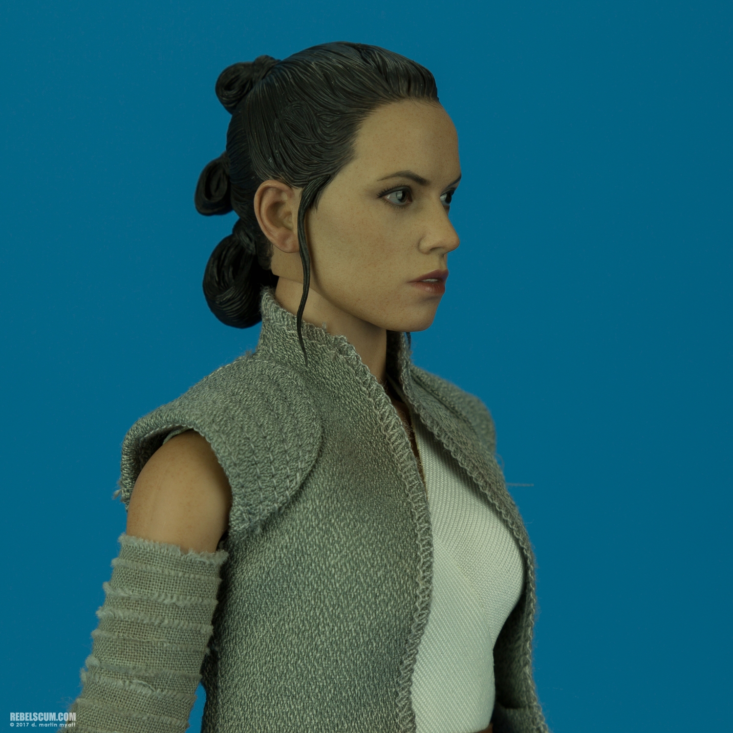 Rey-Resistance-Outfit-MMS377-Force-Awakens-Hot-Toys-010.jpg