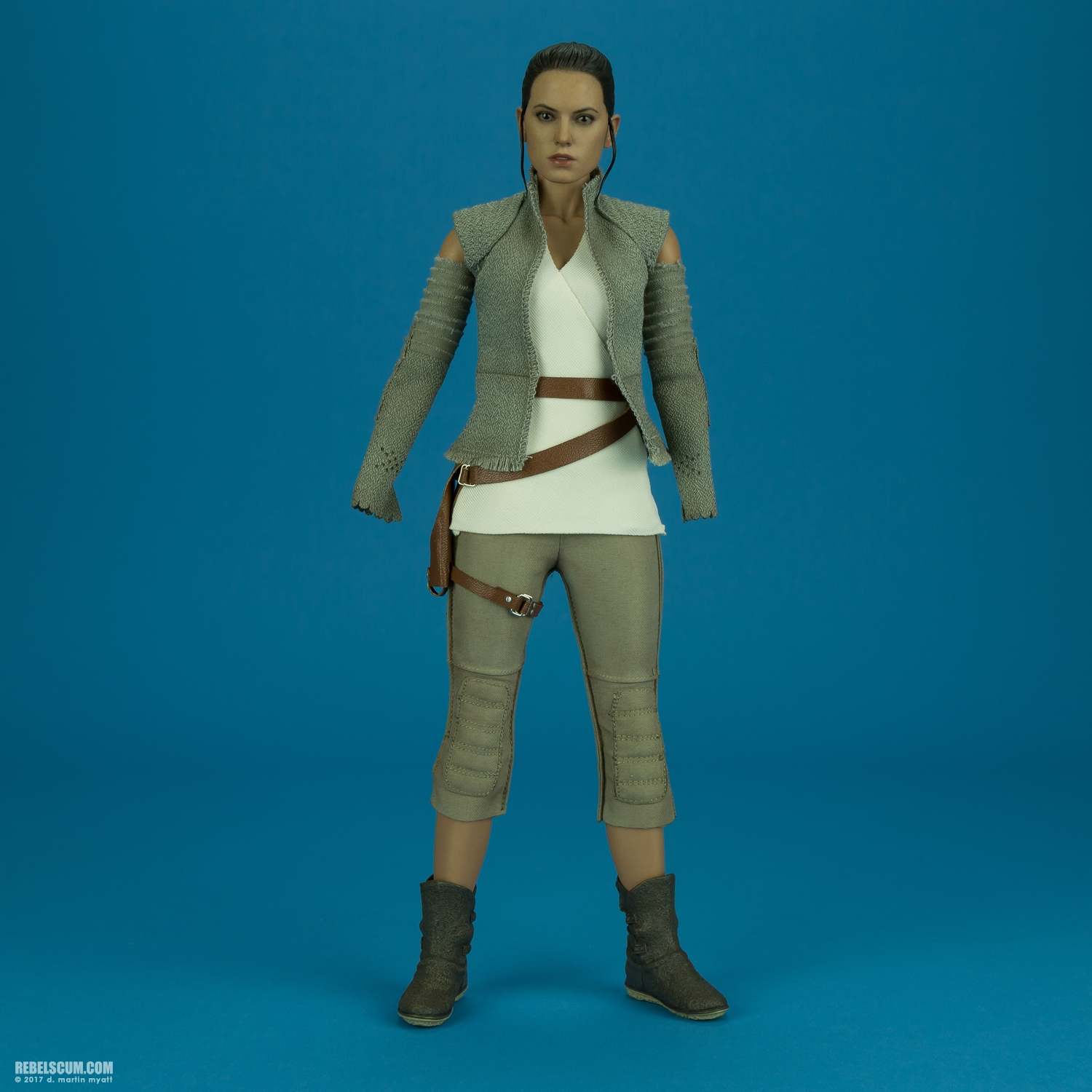 Rey-Resistance-Outfit-MMS377-Force-Awakens-Hot-Toys-013.jpg